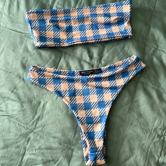 Nasty Gal Bandeau Bikini - Picture 2 of 6